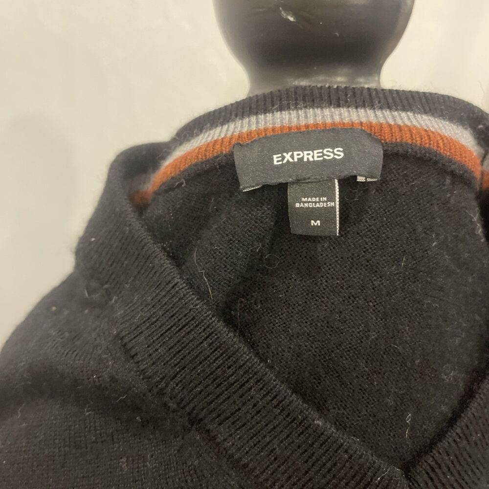 Express Womens 100% Merino Wool Sweater M Black V Neck Fine Knit Pullover - Picture 7 of 9